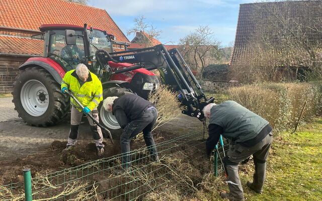 02 Traktor und Spateneinsatz