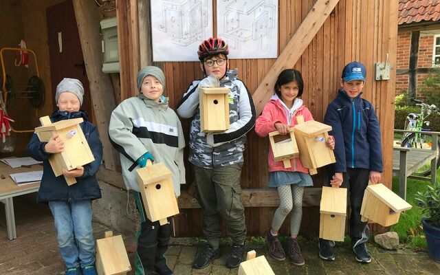 Im Oktober konnten unsere Grundschüler*innen wieder Nistkästen bauen