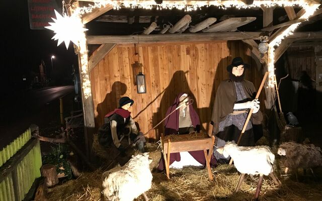 Zum 1. Advent strahlt unsere Krippe unter der Wagenremise