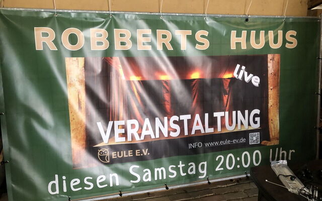 08 Neue Bauzaunplakate sollen Zuschauer einladen