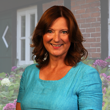 Marietta Knüver, Bücherschrank