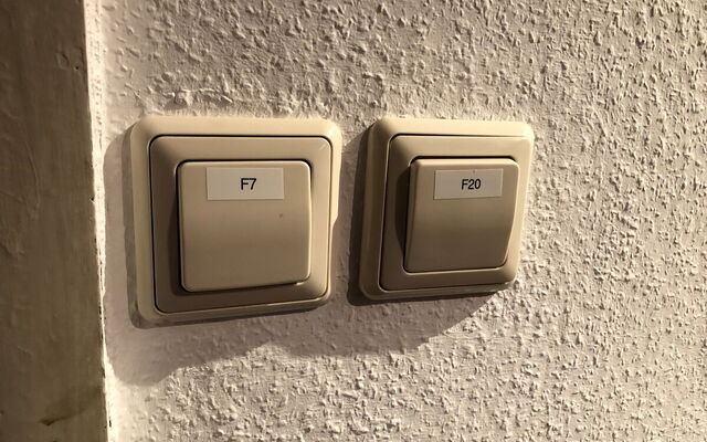 01 Nach dem 1. Suppentag- Kennzeichnung aller Elektroabsicherungen