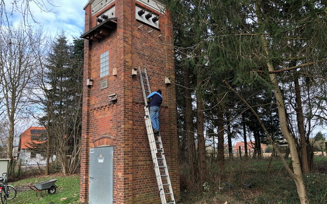 02 Reinigung und Reparatur der Kästen am EULEn Turm