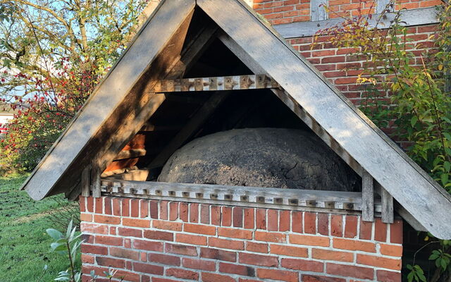 11 Der Lehmbackofen braucht eine neue Hülle