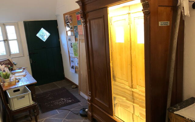 01 Der Schrank wurde verspiegelt